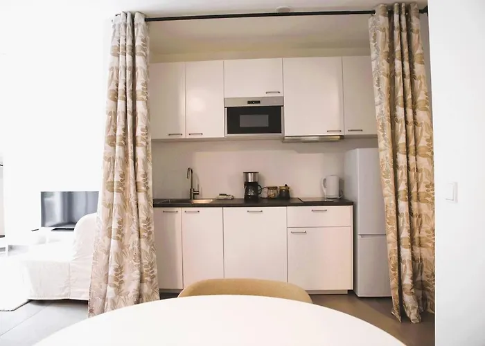 Charming Close To Centre Apartament